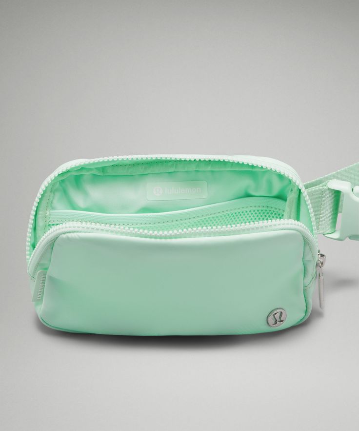 Lululemon Belt Bags, Preppy Things To Buy, Lulu Belt Bag, Lululemon Collection, Preppy Essentials, Lululemon Bag, Lulu Outfits, Lululemon Belt Bag, Preppy Accessories