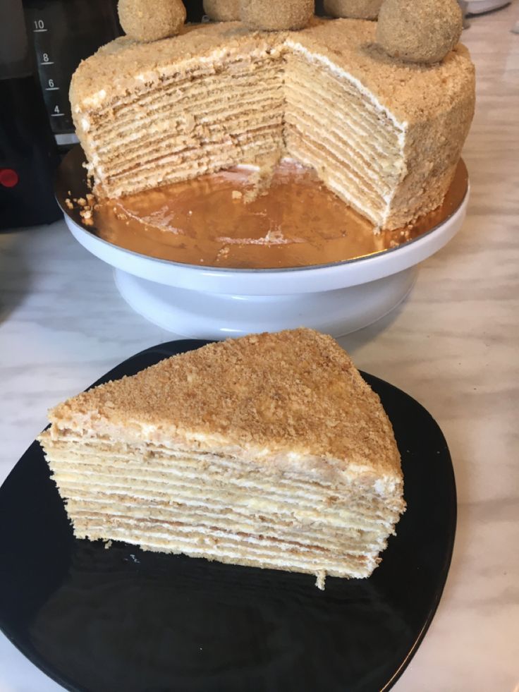 there is a cake that has been cut in half and served on a plate with the rest of the cake ready to be eaten