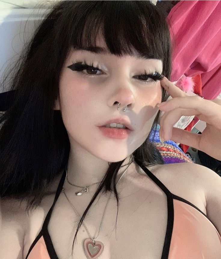 𑑛 instagram ﹝﹫kattitau.u﹞ 𖤩˖࣪،̲ Grunge Girl, Cute Cosplay, Chilling With Friends, Pretty Makeup, Cute Makeup, Girl Icons, Playing Games, Ulzzang Girl, Aesthetic Girl