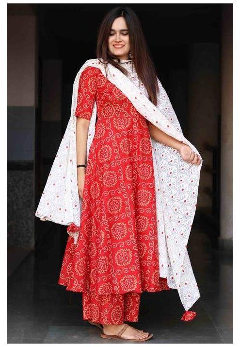 Simple Kurta, Indian Kurti Designs, Bandhani Dress, Simple Kurti, Indian Kurti, Indian Designer Suits, Simple Kurta Designs, Designer Kurti Patterns, Simple Kurti Designs