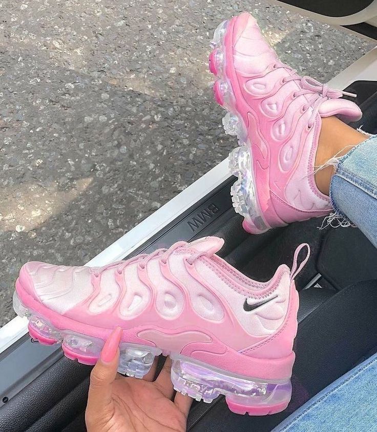 Pink Vapormax Nike Outfit, Pink Vapormax Nike, Nike Air Max Pink, Cute Pumps, Pink Nike Shoes, Trendy Shoes Sneakers, Cute Nike Shoes, Nike Sneakers Women, Cute Nikes