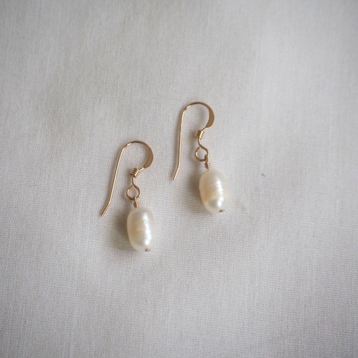 These pearl earrings are simple yet elegant and are a staple in any jewelry collection. These earrings are effortlessly versatile and their small size makes them perfect for wearing anywhere! Bring them out to grab a coffee, wear them to school or work, or take them for a night out! They're ready to go wherever you go.  ➤【 PLEASE READ 】➤ ✿ IMPORTANT ✿ Due to the organic nature of freshwater pearls, each pearl will differ slightly in size and shape and may feature small marks, white lines/spots, Minimalist Nickel-free Pearl Earrings For Formal Occasions, Minimalist Hypoallergenic Pearl Earrings For Formal Events, Everyday 14k Gold Filled Earrings With French Hook, Minimalist Pearl Drop Earrings For Everyday, 14k Gold Pearl Earrings For Everyday, Everyday 14k Gold Pearl Earrings With Ear Wire, Minimalist Hypoallergenic Rose Gold Pearl Earrings, Minimalist 14k Gold Dangle Pearl Earrings, Hypoallergenic Minimalist Rose Gold Pearl Earrings