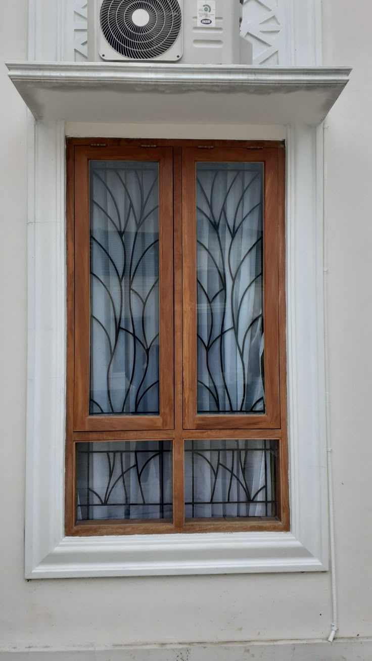 Tralis jendela purwokerto Window Grills Designs, Grills Design Window, Windows Grill Design, Latest Window Designs, Teralis Jendela, Windows Grill, Archways In Homes, Window Design Ideas, Wooden Window Design