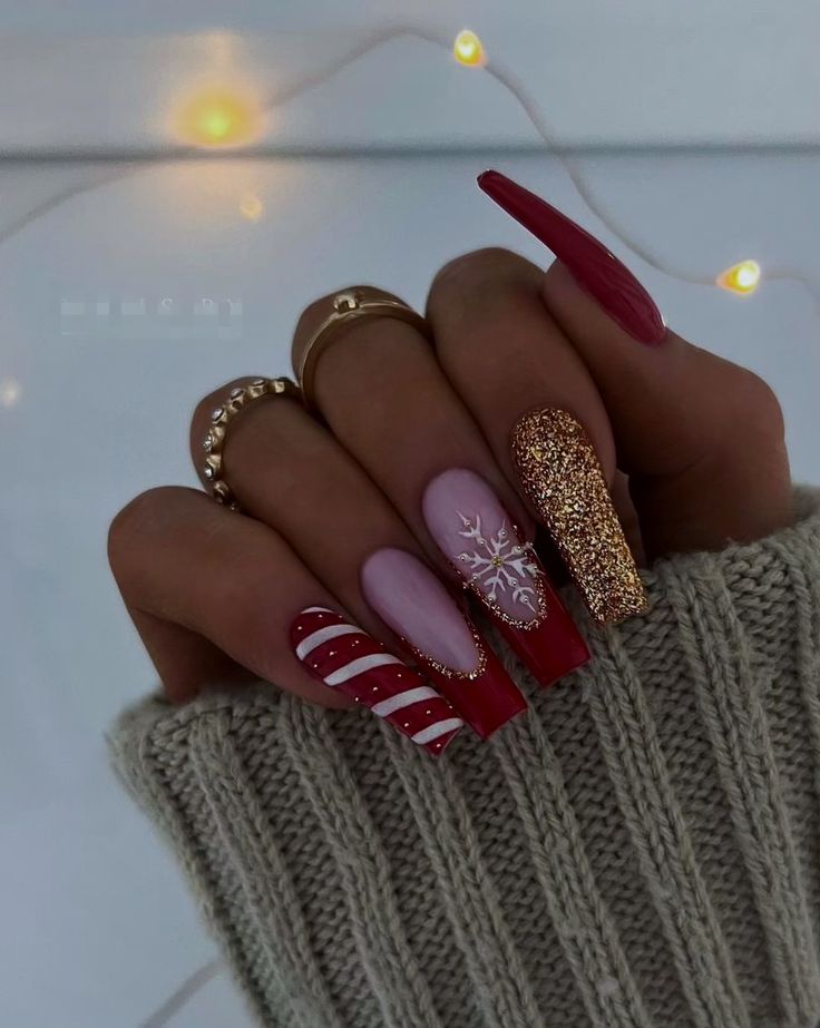 Red White And Gold Nails, Red And Gold Nails Christmas, Christmas Nails Red And Gold, Christmas Nails Design Holiday, Christmas Nails Gold, Red And Gold Christmas Nails, Coffin Christmas Nails, Long Christmas Nails, Xmas Nails Christmas