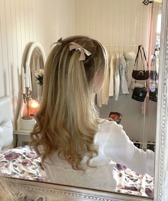 Winter Hair Trends, Hairstyle Examples, Bow Hairstyle, Ribbon Hairstyle, Peinados Fáciles Para Cabello Corto, Hair Stylies, Long Blonde, Hair Stylist Life, Easy Hairstyles For Long Hair