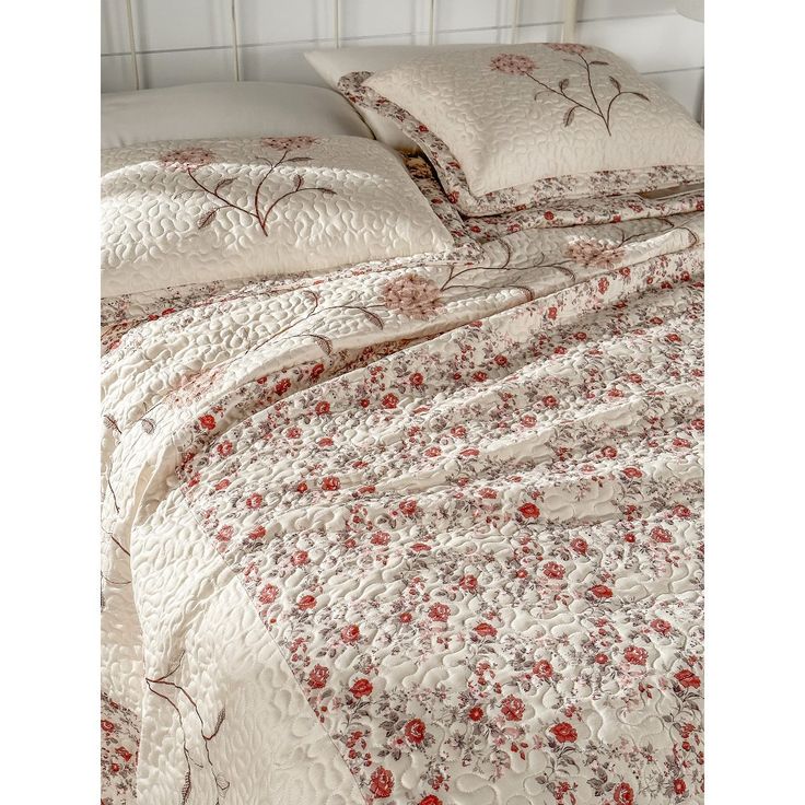 the comforter has red flowers on it