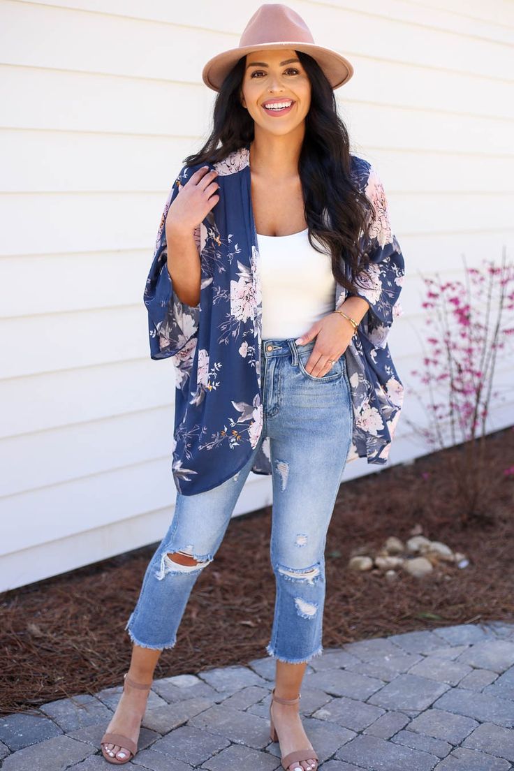 Kimono Outfits, Kimono Outfit, Outfit Trends, Floral Outfit, Floral Kimono, Swimwear Outfit, Spring Outfits Casual, Ladies Dress Design, College Outfits