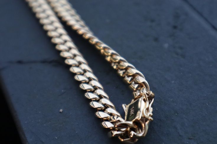 FAST SHIPPING!*TRUSTED SELLER**2300+ TRANSACTIONS* -WONT TURN YOUR NECK GREEN & HIGH QUALITY! -Premium 14k yellow gold plated miami cuban link chain necklace. -8mm & 6mm 24 inch chains with 14k engraved on box clasp. -Stainless steel base with high quality PVD gold plating that wont turn! -All chains are very heavy and feel like real solid gold. -NEW! -Very good quality. Looks even better in person. -For men and women. -Check out my other jewelry listings in my store! -Message me with an Yellow Gold Cuban Link Necklace Tarnish Resistant, Tarnish Resistant Yellow Gold Cuban Link Necklace, Formal Gold Plated Cuban Link Necklace With Curb Chain, Luxury 14k Gold Tarnish-resistant Cuban Link Necklace, Luxury Tarnish Resistant Cuban Link Chain Necklace, 14k Gold Cuban Link Necklace For Formal Occasions, Luxury 14k Gold Cuban Link Necklace With Curb Chain, Tarnish Resistant Cuban Link Necklace For Formal Occasions, Tarnish Resistant Cuban Link Necklace For Formal Events