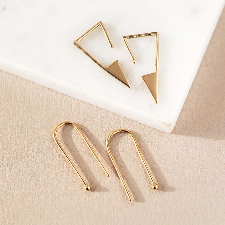 These minimalist 14K Gold U shape threader earrings are the ultimate stylish pair. Easy to put on and take off.| Lead and Nickel free.Sold as a PAIR 14K Solid Gold Height 20mm(0.8in) #ES152-G Gold 14k Ear Climbers For Everyday Wear, Gold 14k Everyday Ear Climbers, Gold Minimalist Pierced Ear Climbers, Minimalist 14k Gold Ear Climbers As Gift, 14k Gold Everyday Ear Climbers, Minimalist Hypoallergenic Gold Ear Climbers, Everyday Minimalist 14k Gold Ear Cuff, Minimalist 14k Gold Hypoallergenic Ear Climbers, Gold Minimalist Ear Climbers