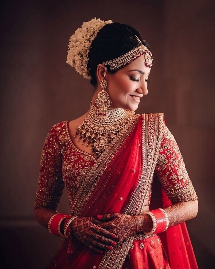 Bride Photoshoot ideas | Bridal Portraits | Choker Necklace Designs That’ll Complement Bridal Looks Indian Bridal Shoot Ideas Indoor, Bride Traditional Poses, Bridal Pose, Indian Bride Poses, Indian Bride Photography Poses, Indian Wedding Poses, Bride Photos Poses, Indian Wedding Bride, Bride Photos