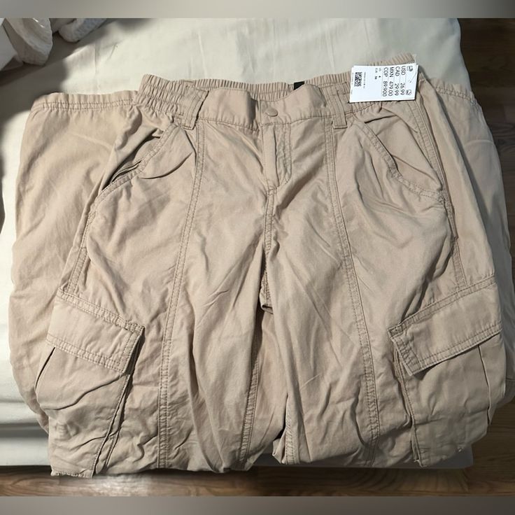 Nwt. Size 4 Cargo Pants From H&M Cargo Pants Color, Tan Cargo Pants, Pants Color, Cargo Pants, Pant Jumpsuit, Straight Leg, H&m, Pants For Women, Size 4