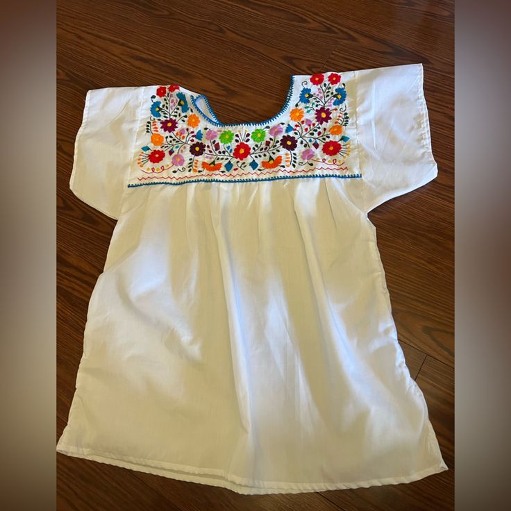 Excellent Condition-Never Worn White Crew Neck Blouse With Floral Embroidery, White Short Sleeve Top With Embroidered Hem, White Embroidered Hem Top With Short Sleeves, Casual White Top With Embroidered Neckline, White Casual Top With Embroidered Neckline, Casual White Tops With Embroidered Neckline, White Crew Neck Blouse With Embroidered Hem, White Embroidered Crew Neck Blouse, Casual White Blouse With Floral Embroidery