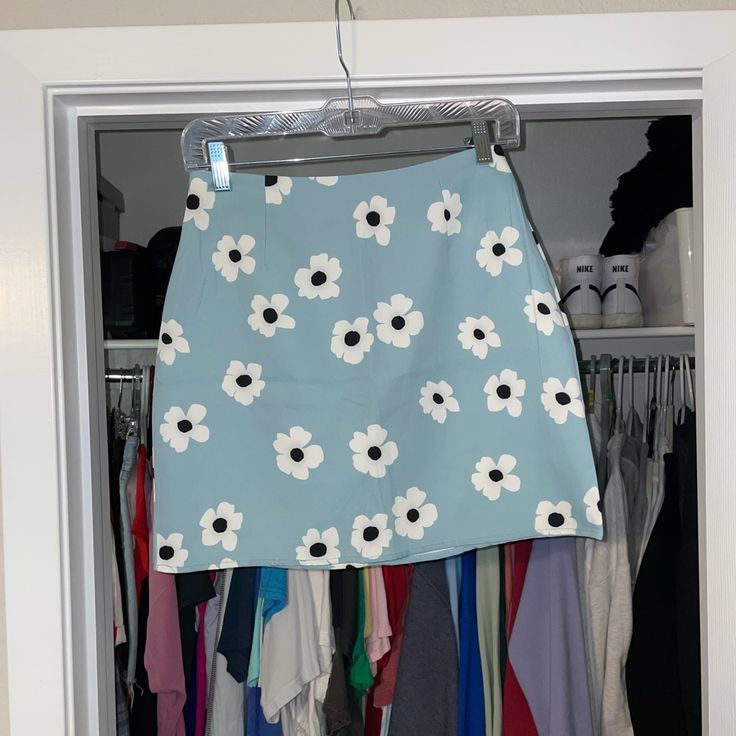 Never Worn! Super Cute Skirt! Cute Blue Fitted Mini Skirt, Cute Fitted Blue Mini Skirt, Cute Blue Mini Skirt For Summer, Cute Fitted Blue Skirt, Cute Blue Mini Skirt For Spring, Cute Fitted Floral Print Skirt, Casual Pencil Skirt Skort For Spring, Cute White Floral Print Skirt, Cute Fitted Blue Skort