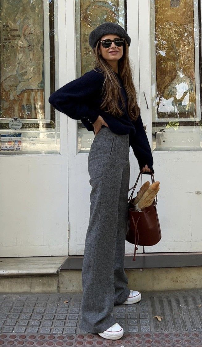 Gray Trousers Outfit Women, Grey Trousers Outfit Women, Marlene Hose, Sneaker Outfits, Look Formal, Europe Outfits, Stylish Work Attire, Fashion Mistakes, Look Vintage