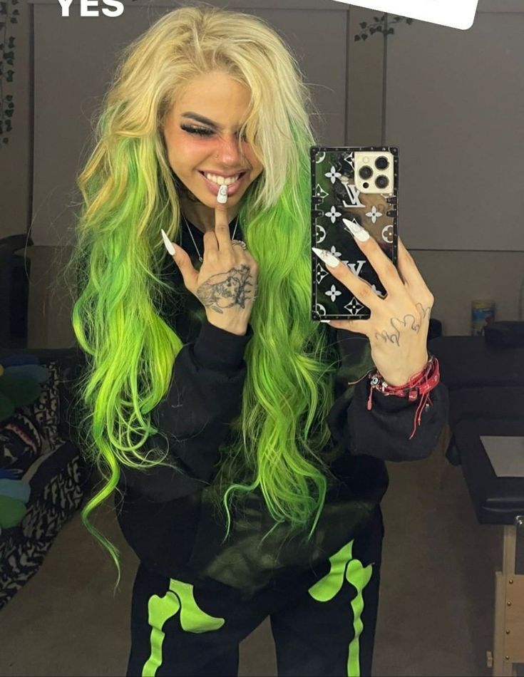 Long Black And Green Hair, Hair Color Ideas Half And Half, Crazy Hair Color Ideas, Dyed Roots, Hair Split Dye, Green Hair Aesthetic, Hairstyles For Women Short Hair, Black And Green Hair, Split Dyed Hair