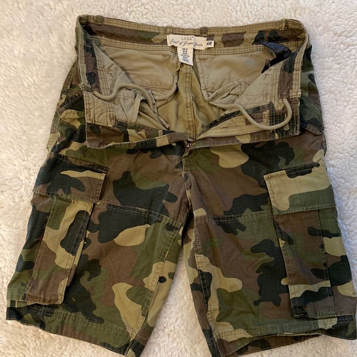 Men’s Size 29 Waist H&M Shorts The Type Of Camouflage Shorts They Are Is L.O.G.G. Style. These Are New Without The Tags And Have Never Been Worn. Could Be Worn By A Female Also. These Come From A Smoke Free Home, Thank You For Looking. Types Of Camouflage, Camouflage Shorts, H&m Shorts, Shorts Men, Black Green, Mens Shorts, Camouflage, H&m, Man Shop