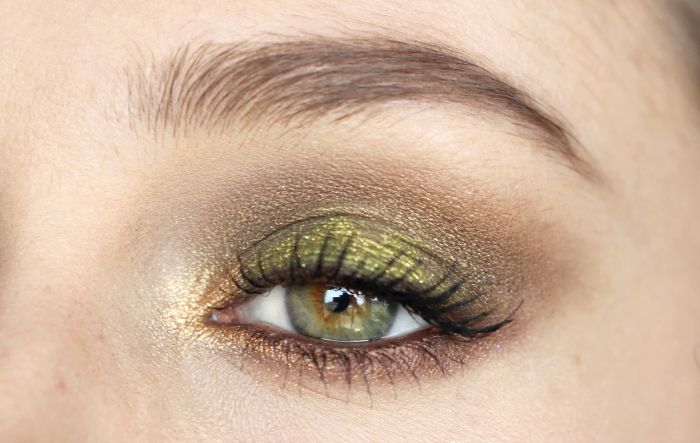 Green Bronze Eyeshadow, Eyeshadow For Green Brown Eyes, Gold Eyeshadow For Green Eyes, Bridal Makeup Green Eyeshadow, Green Gold Eyeshadow Looks, Green And Gold Eyeliner, Green And Gold Wedding Makeup, Green Brown Eyeshadow, Brown And Green Eyeshadow