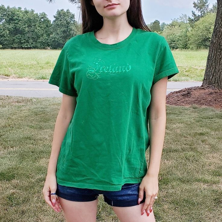 Vintage Y2k Ireland Tee! 🇮🇪 Not Irish but I LOVE Irish boys 💚 Would be a cute fitted tee on the correct size 👕 Solid green, has a touch of fade around the collar, and beautiful simple green foil text 🍀 A classic look. Size XXL!Bust: 41”Waist: 40”5.3 oz. Cotton Y2k Style T-shirt, Green Fitted T-shirt With Text Print, Basic Green T-shirt With Text Print, Green Cotton Y2k Style T-shirt, Irish Boys, Solid Green, Simple Green, Fitted Tee, Graphic Tees Women