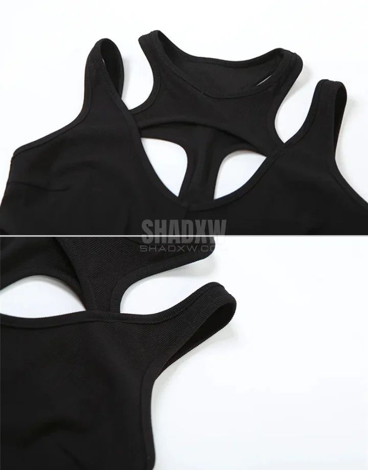 Type: Techwear bodysuit Design: Street Goth Ultra-resistant crop top: Designed with the best materials for a comfortable wear. Breathable materials: This bodysuit is made of polyester, spandex and nylon. Suitable for women Machine washable: 30 °C (86 °F) Size(cm | in) Bust Waist S 70-83 65-78 M 74-87 69-82 L 78-91 73-86 Black Streetwear bodysuit Meticulously designed for the fashion-forward individual, this bodysuit stands as a testament to the boldness inherent in the techwear aesthetic. The bo Techwear Bodysuit, Streetwear Bodysuit, Techwear Aesthetic, Street Goth, Techwear Outfits, Bodysuit Designs, Black Streetwear, Cut Out Design, Range Of Motion