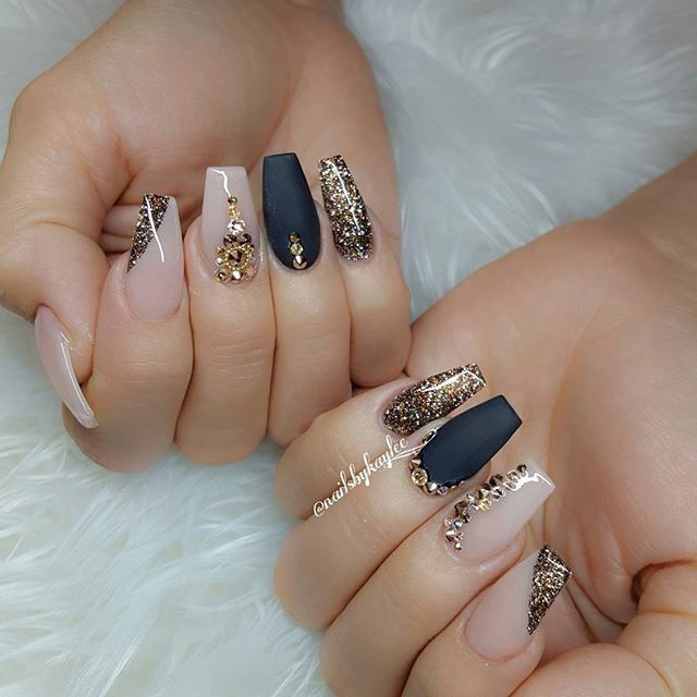 P i n t e r e s t : rachaelgbolaru17 Casket Nails, Pro Nails, Nails Gold, Short Coffin Nails, Wedding Nails Design, Coffin Nails Long, Coffin Nails Designs, Fancy Nails, Nail Arts