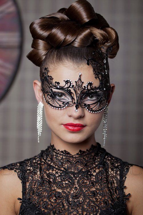 Hairstyles For Masquerade Ball, Masquerade Ball Hairstyles, Masquerade Hairstyles, Masquerade Ball Masks, Beyonce Hair, Ball Hairstyles, Athletic Hairstyles, Natural Hair Styles Easy, Chic Hairstyles