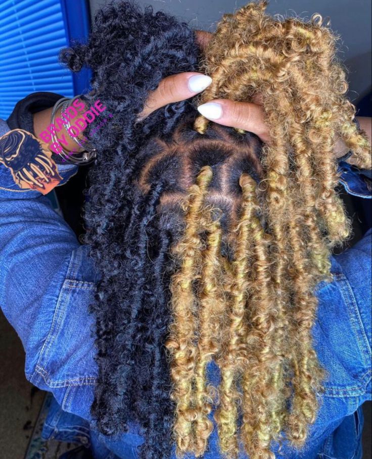 @str8gl0ry Butterfly Locs Half And Half Color, Invisible Locs With Color In The Back, Fox Locs With Color, Half And Half Butterfly Locs, Short Soft Locs With Color, Butterfly Locks With Color, Black Butterfly Locs, Butterfly Locs With Color, Lemonade Braids Hairstyles