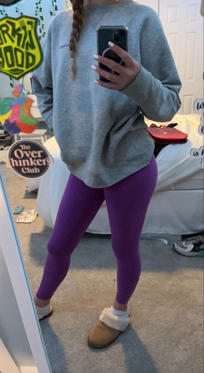 How To Style Purple Lululemon Leggings, How To Style Purple Leggings, Colored Leggings Outfit School, Purple Leggings Outfit Casual, Dark Purple Leggings Outfit, Outfits With Purple Leggings, Light Purple Leggings Outfit, Color Leggings Outfit, Colorful Leggings Outfit