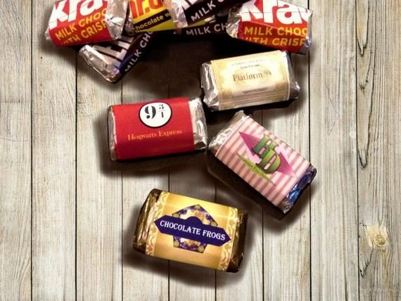 chocolate bars are arranged in a circle on a wooden surface