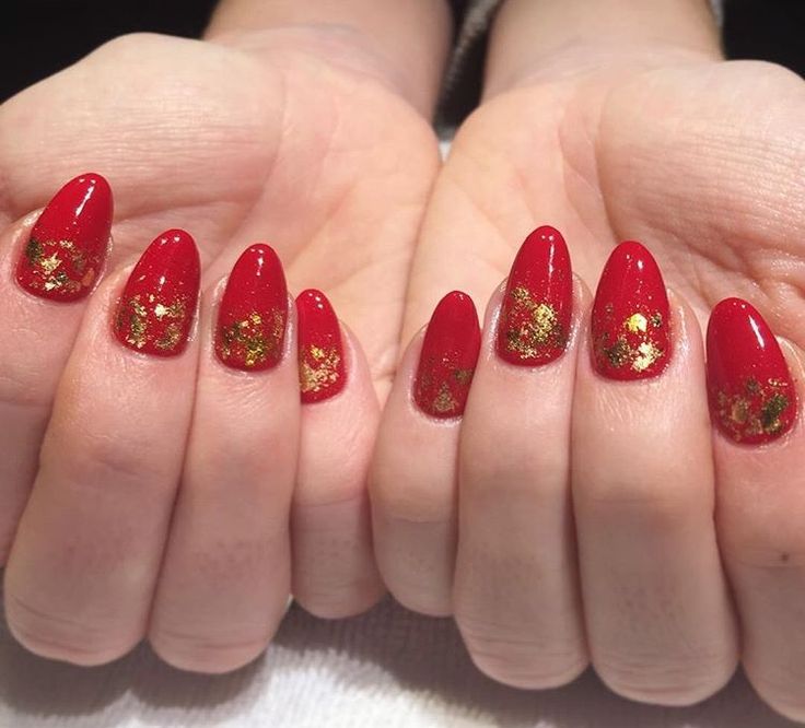 Red with gold foil Red Nails With Gold, Sophisticated Manicure, Red And Gold Nails, Nails With Gold, Dark Fall, Gold Nail Designs, Gold Glitter Nails, Ombre Nails Glitter, Fall Nail Art Designs