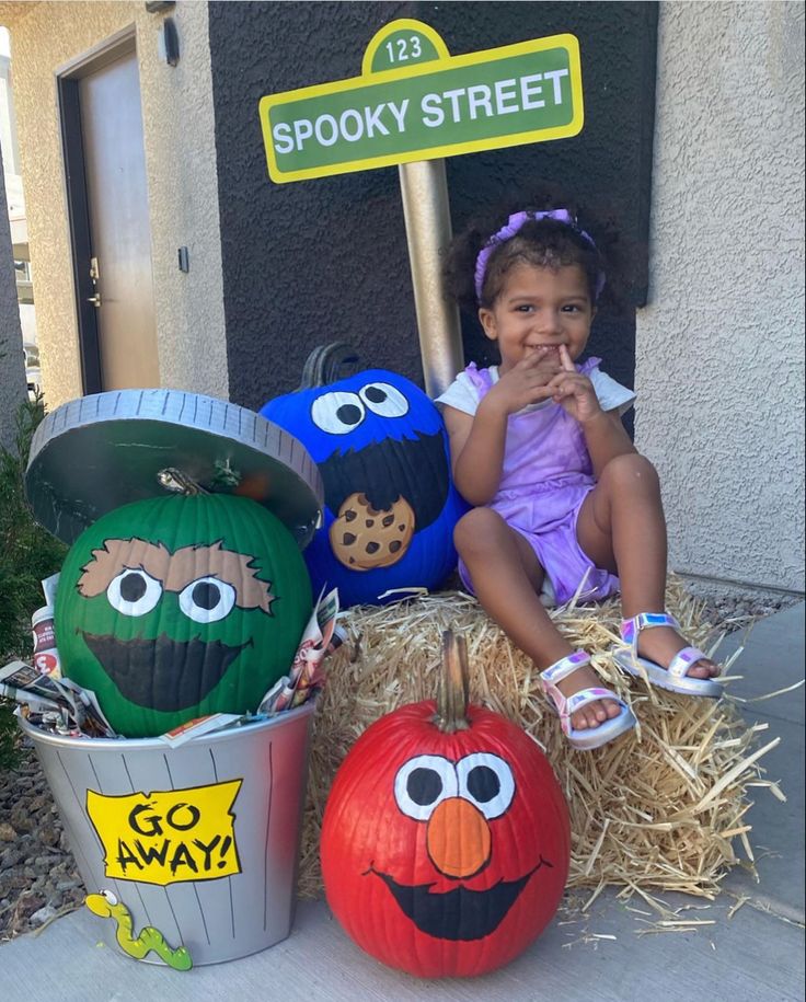 Sesame Street Wagon Halloween, Sesame Street Pumpkin Painting Ideas, Elmo Trunk Or Treat, Sesame Street Pumpkins, Sesame Street Trunk Or Treat Ideas, Sesame Street Trunk Or Treat, Sesame Street Halloween Party, Hannah Noelle, Halloween Sesame Street