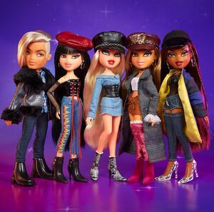 the bratz dolls are all lined up together