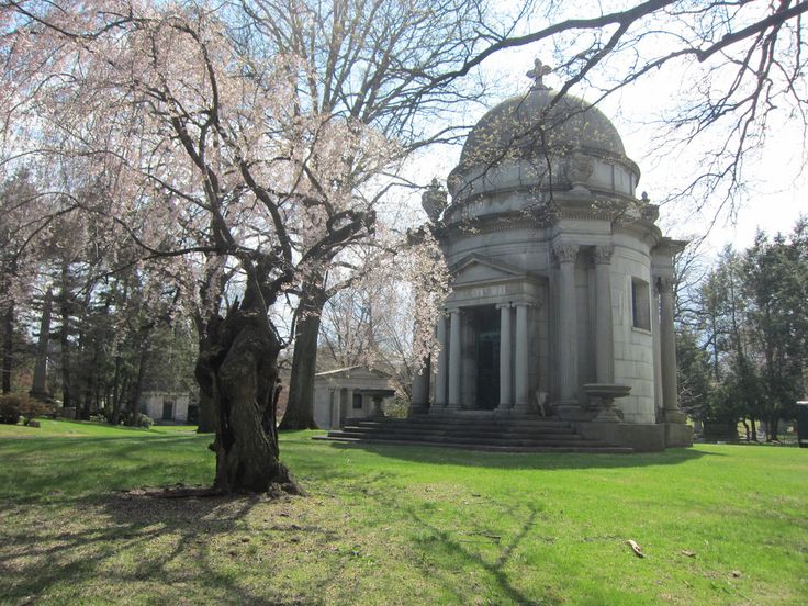 an old building in the middle of a park