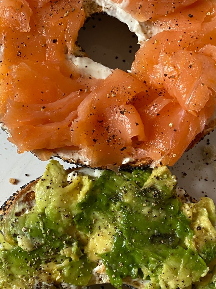 bagels with avocado and salmon, avocado, bagel, salmon, cream cheese, food aesthetic, food, snack ideas, brunch Smoked Salmon Bagel Aesthetic, Salmon Avocado Bagel, Bagel And Cream Cheese Aesthetic, Salmon Bagel Breakfast, Aesthetic Snack Ideas, Salmon Cream Cheese Bagel, Aesthetic Snack, Smoked Salmon Cream Cheese, Smoked Salmon Bagel