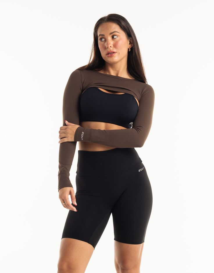 Functional athleisure at its finest. The Range Long Sleeve is the perfect garment to complete your workout look. Featuring a slim fit, super cropped length, the Range Long Sleeve is perfect to throw over your favorite ECHT sportsbra or with Range V3 Sportsbra as shown and matching Range Leggings! - Super Cropped Length - perfect with high-rise pants - Mix and match with your favourite ECHT sportsbra - Fabric: Super soft and breathable - Slim fit skims your body - Silver logo on sleeve - Breathability and ease of movement 81% Nylon, 19% Spandex Range V3 Sportsbra is sold separately. Throw Over, Silver Logo, High Rise Pants, Range, Athleisure, Slim Fit, Leggings, Long Sleeve, Pants