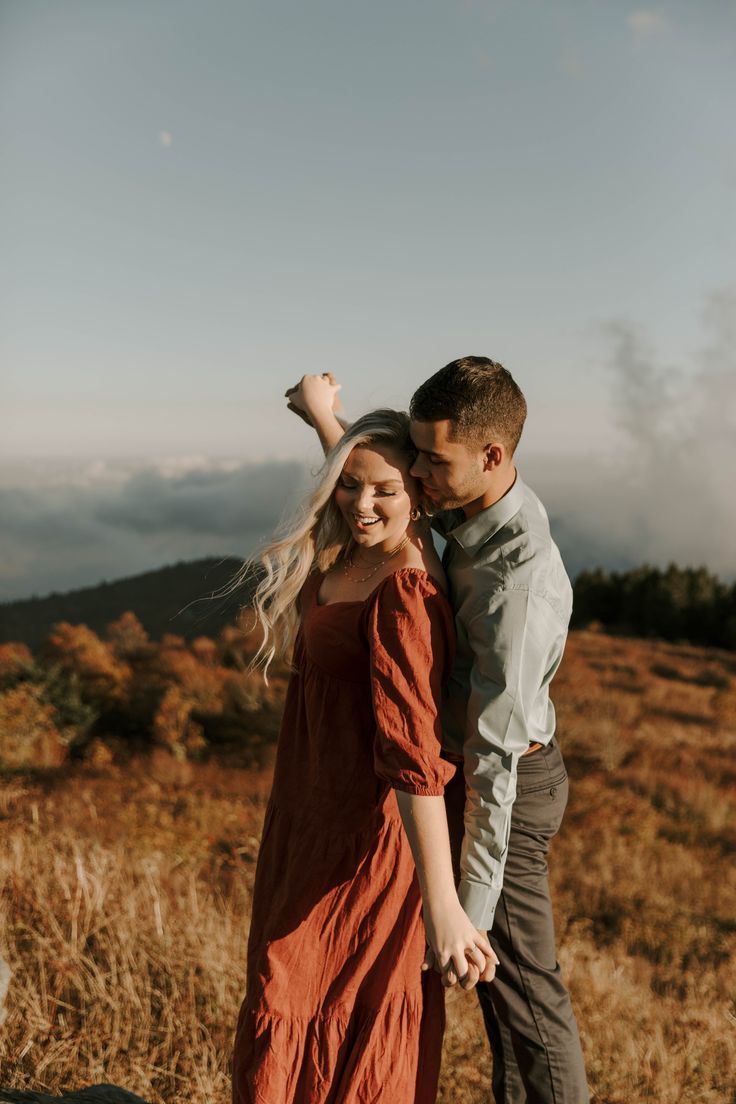 #engagementsession #weddingphotography #couplesession #goldenhour #ashevillenc Mountains Engagement Photos, Mountain Engagement Photos, Mountain Engagement Session, Nc Mountains, Engagement Pictures Poses, Engagement Inspo, Mountain Engagement, Blue Ridge Parkway, Blue Ridge Mountains