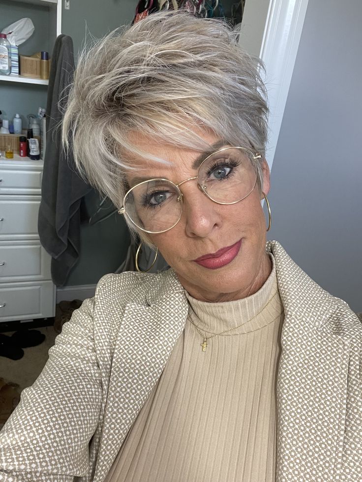 Silver Hairstyles, Short Spiked Hair, Short Sassy Haircuts, Short Silver Hair, Hairstyles With Glasses, Short Hair Pixie Cuts, Spiked Hair, Short Grey Hair, Edgy Short Hair