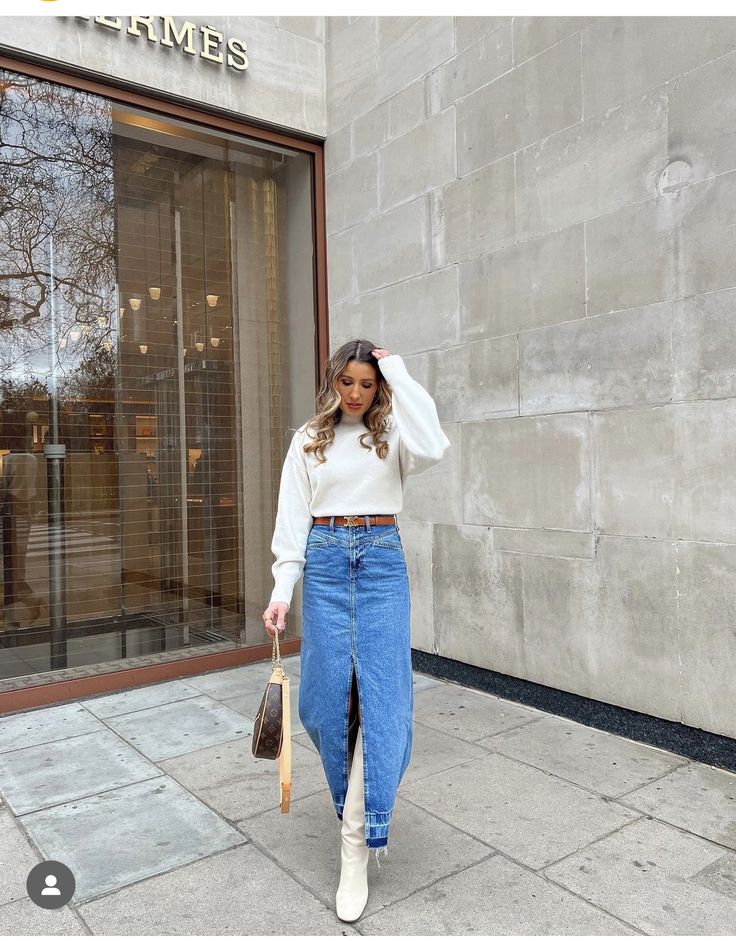 Mid Length Denim Skirt Outfit, Mid Skirt Outfits Winter, Maxi Denim Skirt Outfit Winter, Mid Skirt Outfits, Jean Skirts, Boots Outfits, Midi Jeans, Denim Skirt Outfits, Mid Skirt