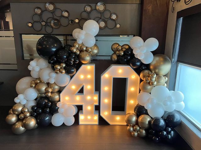 the number 40 is made out of balloons