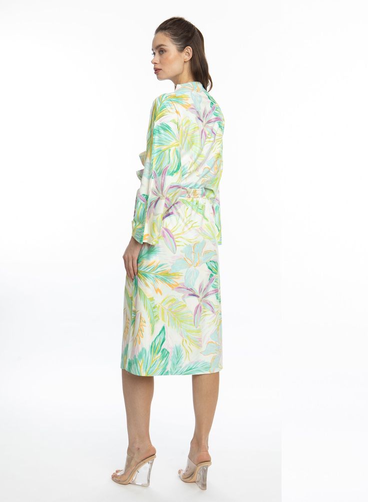 Unwind in style with our Bahamas GREEN Long Robe. Made from soft, absorbent materials, this comfortable robe is perfect for lounging or drying off after a relaxing shower. The tropical design will transport you to a breezy island, making it the perfect addition to your self-care routine. One size Long bath/lounge Robe Shawl collar 2 bottom side pockets Belt loops/removable waist tie closure Made of soft and absorbent microfiber Machine wash cool Tumble-dry low Green Relaxation Sleepwear For Spring, Green Summer Sleepwear For Relaxation, Green Summer Sleepwear, Summer Casual Lounging Robe, Casual Summer Robe For Lounging, Casual Summer Lounging Robe, Green Spring Vacation Robe, Spring Vacation Green Robe, Long Sleeve Summer Lounging Robe