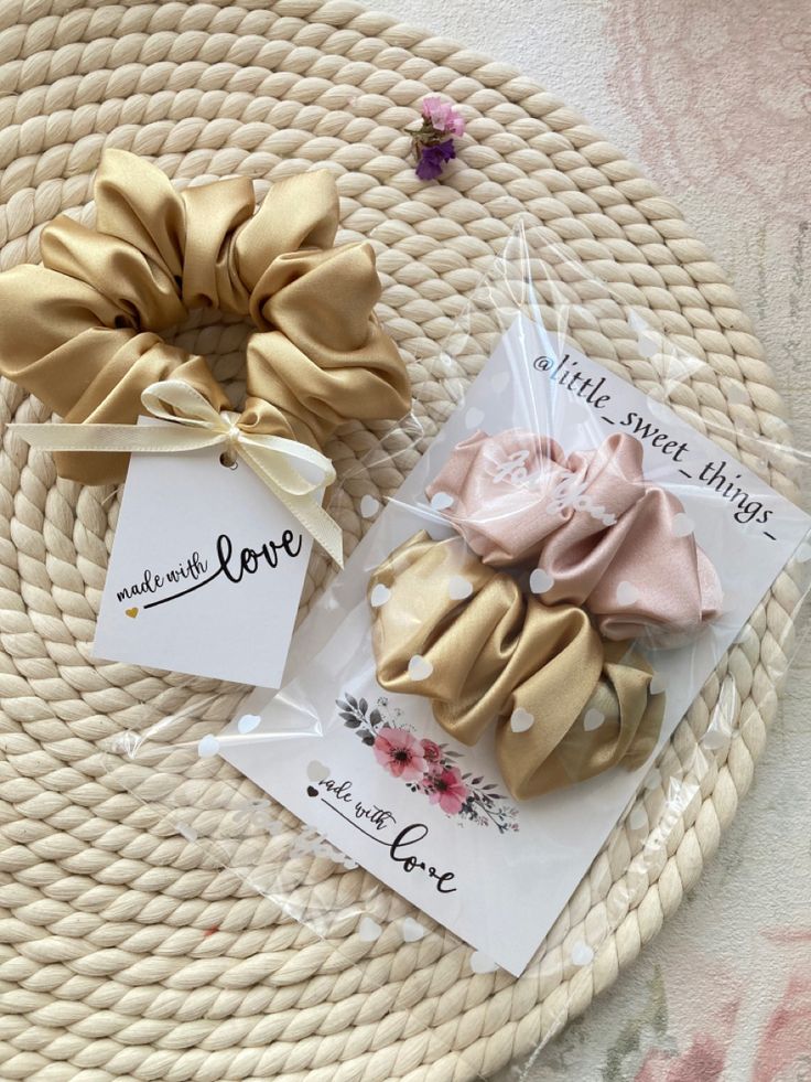 Packaging For Scrunchies, Packaging Ideas For Scrunchies, Scrunchie Business Packaging, Headband Packaging Ideas, Scrunchie Packaging Ideas, Scrunchies Packaging Ideas, Scrunchie Packaging, Handmade Business Ideas, Scrunchie Business