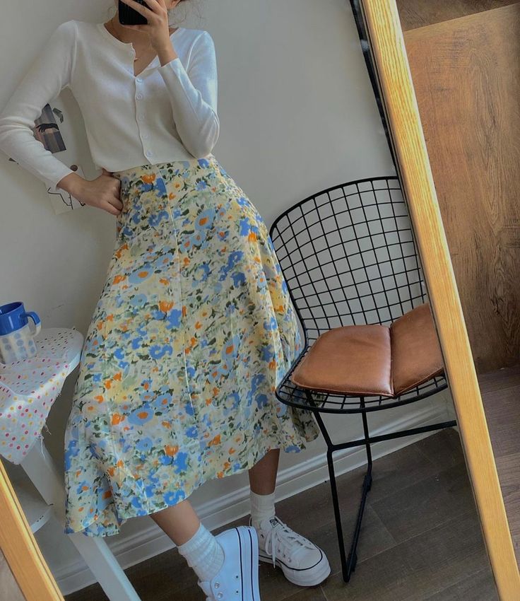 Floral Maxi Skirt Outfit Aesthetic, Maxi Skirt Outfit Aesthetic, Floral Maxi Skirt Outfit, Skirt Outfit Aesthetic, Christian Outfits, Skirt Outfits Aesthetic, Maxi Skirt Outfit, Frock Fashion, Maxi Skirt Outfits