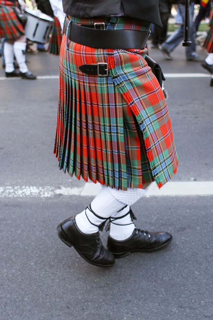 In Scotland and Ireland, tartans represent clans or counties, so pick a plaid kilt that fits your heritage. #plaidkilts #plaidkiltoutfitwomen #beltedplaidkilt #greatplaidkilt #flyplaidkilt Kilts For Men, Modern Kilts, Kilt Outfits, Men In Kilts, Plaid Design, Kilt, Everyday Wardrobe, Creative Ideas, Color Combinations