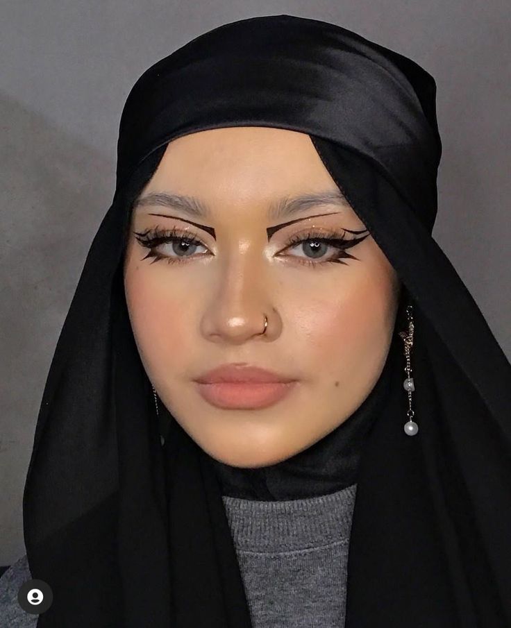 Inspi Makeup, Hijab Beauty, Gothic Looks, Eye Makeup Designs, Makeup Designs, Makeup Art, Face Paint, Makeup Looks, Eye Makeup