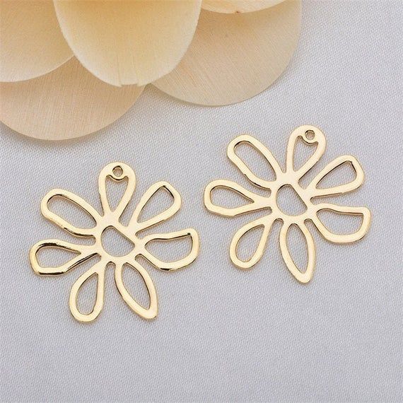 20pcs 24K Real Gold Plated Brass Hollow Flower Pendant Charm,Polished Gold Brass Earring Pendant Charm Wholesale1.Size:25 mm2.Quantity: 20 pcs3.Material: Brass + Gold Plated If you have any questions,please contact me. Gold Hypoallergenic Alloy Jewelry, Handmade Gold Alloy Earrings, Gold Earrings With Flower Charm And Pendant, Gold Hypoallergenic Flower Earrings For Anniversary, Gold Flower Jewelry For Jewelry Making, Silver Gold Plated Flower Earrings As A Gift, Hypoallergenic Gold Flower Earrings For Anniversary, Gold Flower Pendant Earrings As Gift, Gold Earrings With Flower Charm For Mother's Day