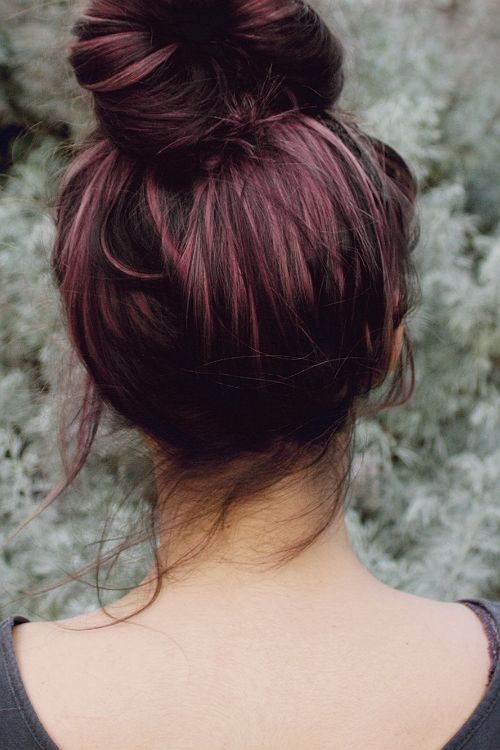 I am in love with these plum highlights... - Imgur Rose Gold Long Bob, Plum Highlights, Plum Hair, 2023 Hair, Foto Tips, Hair Raising, French Twist, Beauty Ideas, Hair Envy