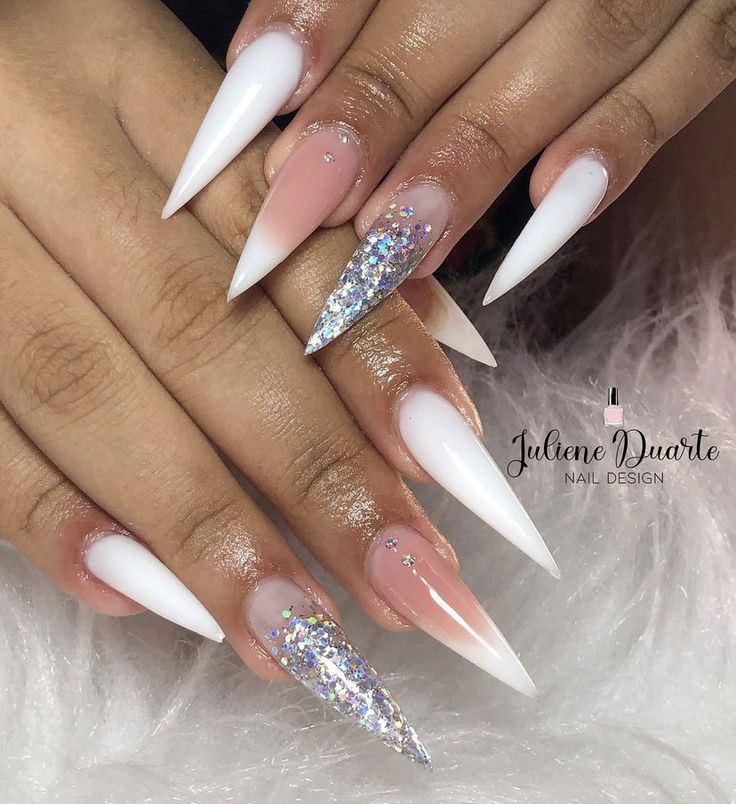 Birthday Nails Stiletto, Stelleto Nails, White Stiletto Nails, Stilleto Nails Designs, Glitter Tip Nails, Ombre Nail Art Designs, Stiletto Nails Designs, Pretty Acrylic Nails, Fancy Nails