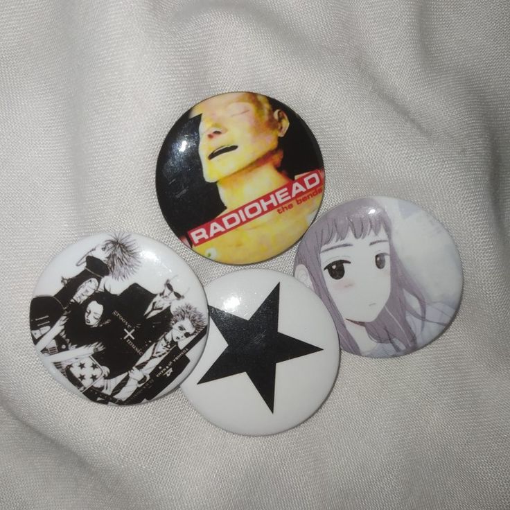 radiohead, uchuu nekoko, black stars and black stone from NANA Uchuu Nekoko, Black Star Radiohead, Radiohead Stickers, Toro Inoue, Car Deco, 2013 Swag Era, Bag Pins, Black Stars, Letter Gifts