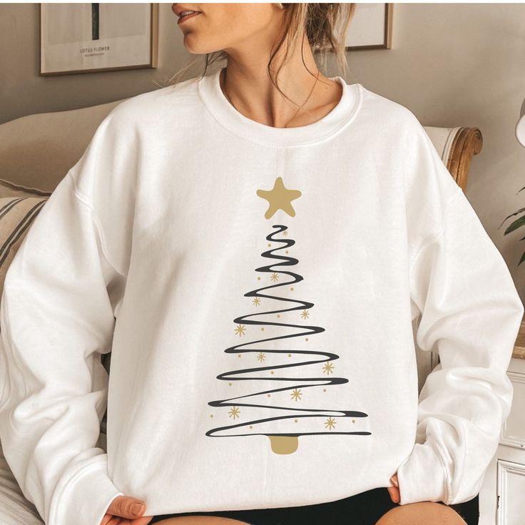 Christmas Sweatshirt Christmas Sweatshirt Ideas, Outfit Christmas Party, Beautiful Sweaters, Cricut Christmas Ideas, Jumper Designs, Christmas Day Outfit, Santa Sweatshirt, Signs Diy, Outfit Christmas