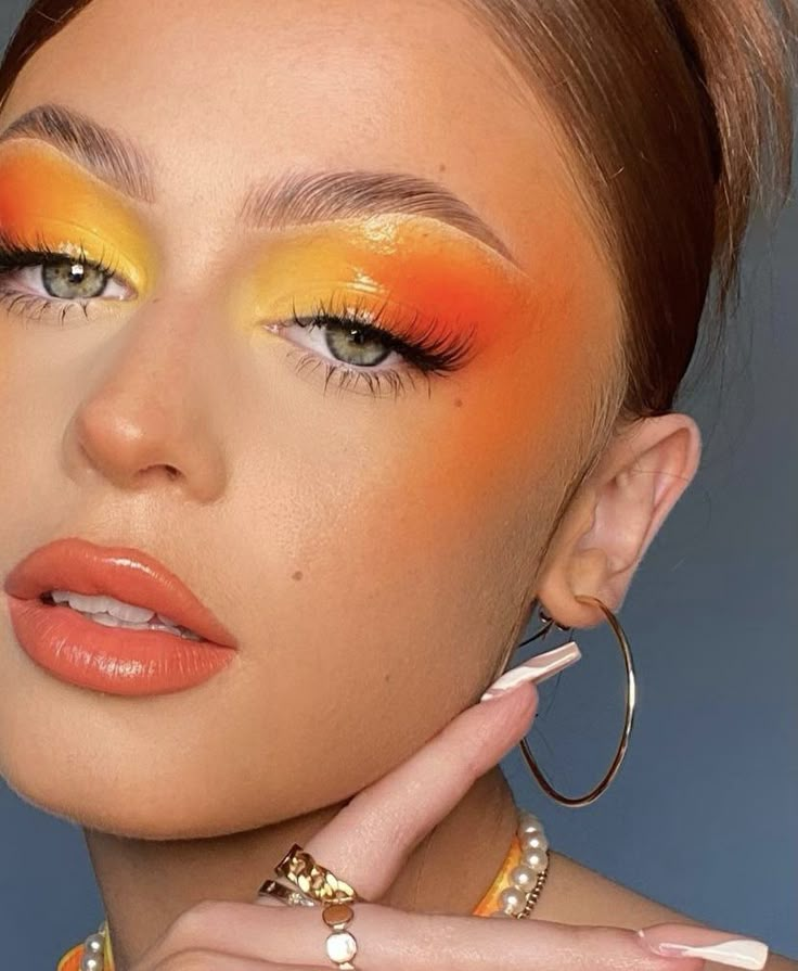 Maquillage On Fleek, Mekap Mata, Orange Eyeshadow, Yellow Makeup, Yellow Eyeshadow, Orange Makeup, Smink Inspiration, Dope Makeup, Makeup Eye Looks