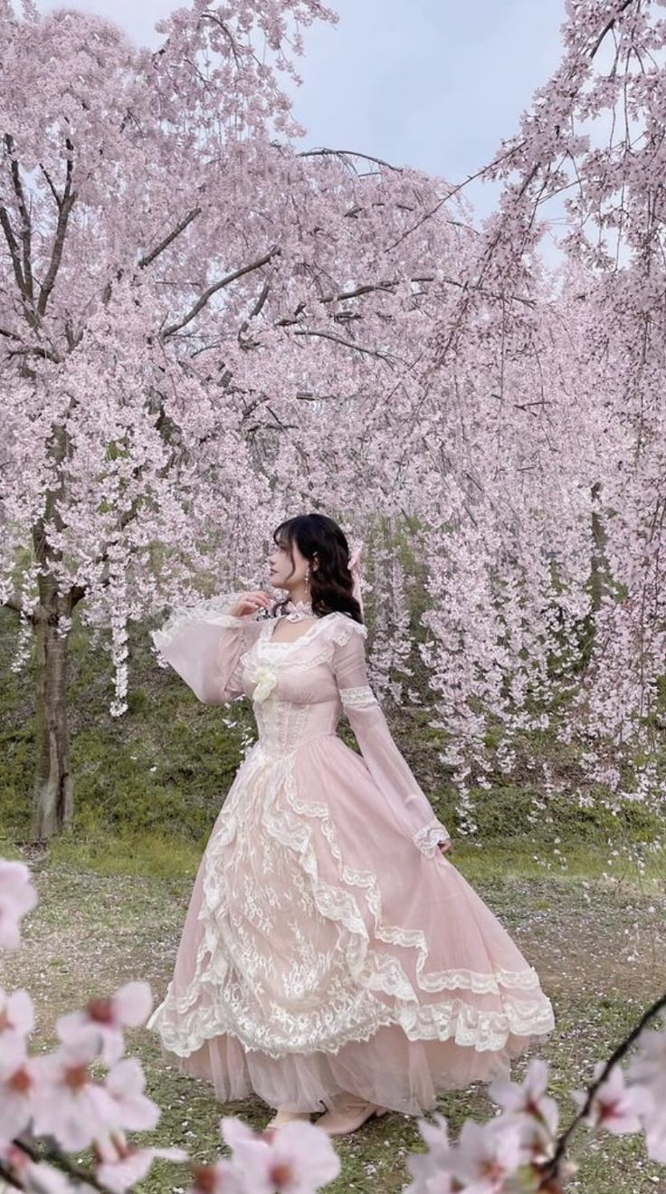 Quince Themes Cherry Blossoms, Queen Dresses Aesthetic, Pink Dress Victorian, Pink Hanfu Dress, Princess Core Clothes, Cherry Blossom Aesthetic Outfit, Fairy Prom Dress Fairytale, Flower Core Outfits, Soft Pink Princess Aesthetic